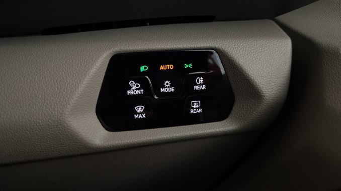 Volkswagen Multivan 1.5 TSI eHybrid Life 5dr 4MOTION DSG Estate - Image 30